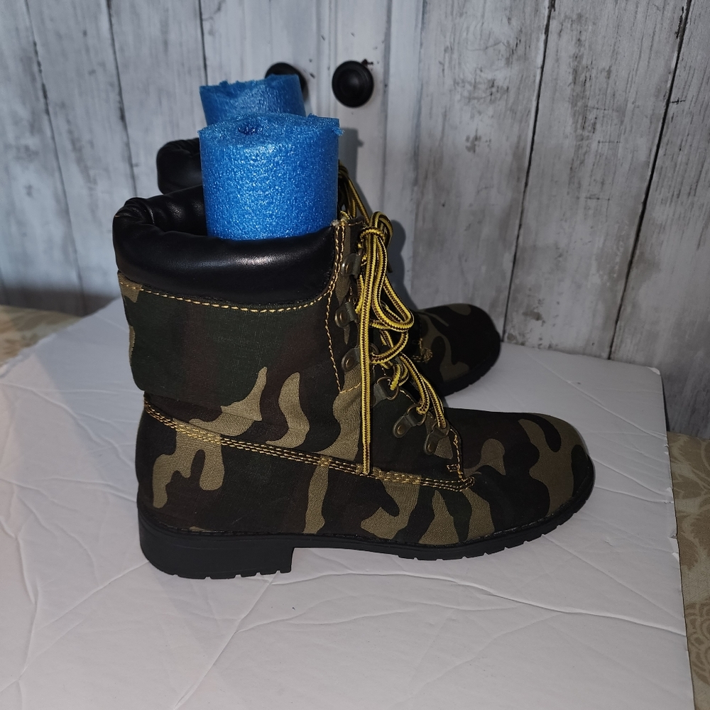 Women's Ankle Boots - Picture 2 of 8